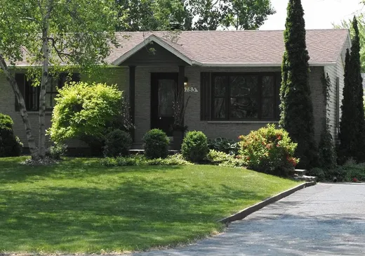 Bungalow à vendre - 5785 Boul. St-Laurent, Sainte-Catherine, J5C1B2