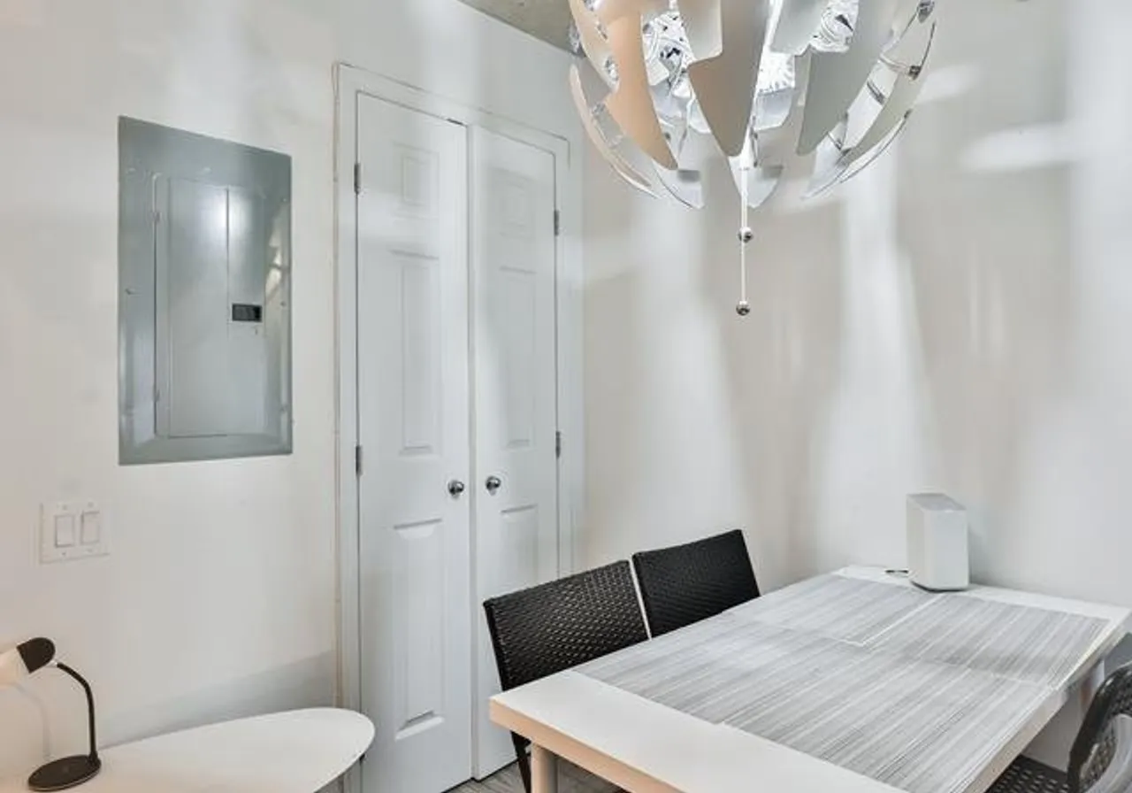 1235 Rue Bishop — photo 3