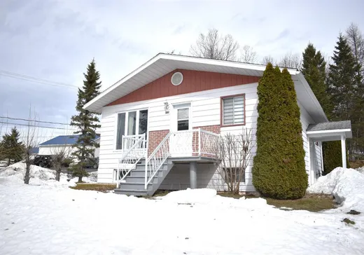 Bungalow à vendre - 604 Rue Principale, Lac-Drolet, G0Y1C0