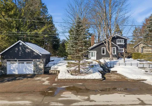 Maison à vendre - 435 Av. de la Chapelle, Magog, J1X 5V8