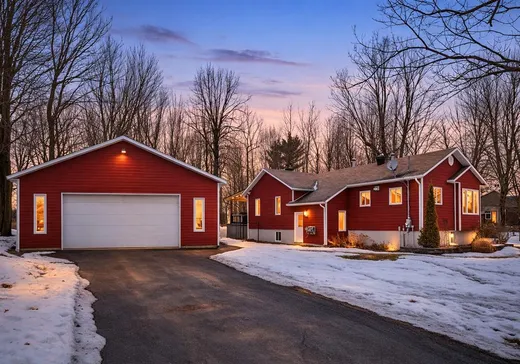 Bungalow à vendre - 215 Rue Cloutier, Acton Vale, J0H1A0