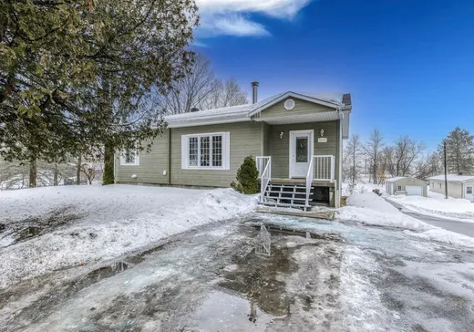 Bungalow à vendre - 12172-12174 Ch. de la Rivière-du-Nord, St-Canut, J7N1M3