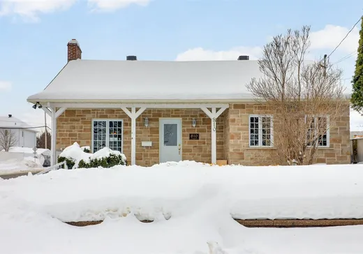 Maison à vendre - 810 Rue Léa, Laval (Saint-François), H7A 2L6