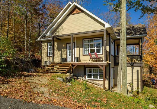 Bungalow à vendre - 2733Z Rue du Hameau, Sainte-Adèle, J8B2G1