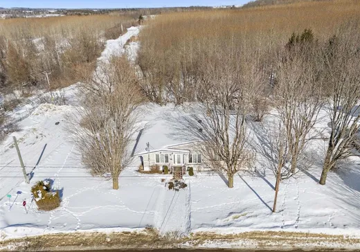 House for sale - 1 Rue St-Joseph, Windsor, J1S 2E6