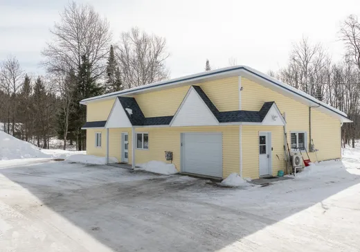 Two or more stories for sale - 1373 Côte des Bonami, Mont-Laurier, J9L3G5