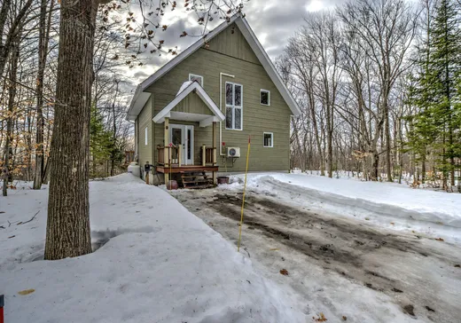 House for sale - 9 Rue Bell, St-Hippolyte, J8A 1B7