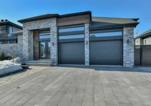 Two or more stories for sale - 380 Boul. Laurette-Théorêt, Sainte-Marthe-sur-le-Lac, J0N1P0