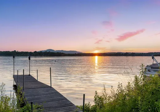 House for sale - 185 Rue du Val-Joli, Ste-Catherine-De-Hatley, J0B 1W0