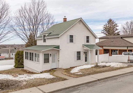 Maison à étages à vendre - 80 Rue Laurier E., Victoriaville, G6P6R1
