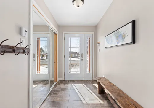 House for sale - 285 Rue Centrale, Saint-Stanislas-de-Kostka, J0S 1W0