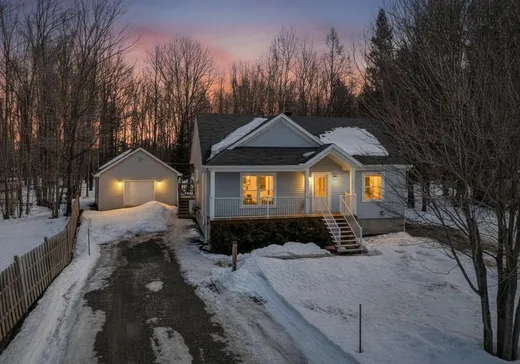 Maison à vendre - 104-104A Rue Goodz, Sainte-Sophie, J5J 0A4