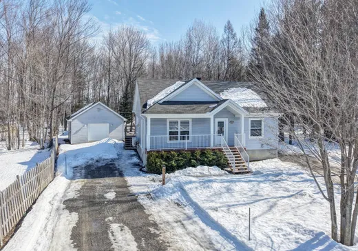 Maison à vendre - 104-104A Rue Goodz, Sainte-Sophie, J5J 0A4