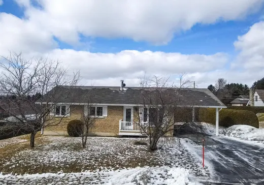 Bungalow for sale - 735 159e Rue, Saint-Georges, G5Y6H1