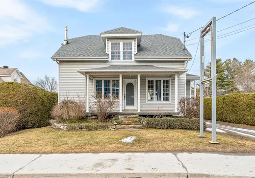 Un étage et demi à vendre - 1107 Rue Principale E., Magog, J1X1Z6
