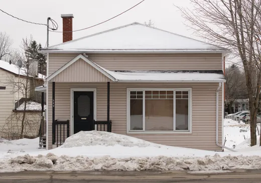 Maison à étages à vendre - 540 Rue Limoges, Mont-Laurier, J9L2B3