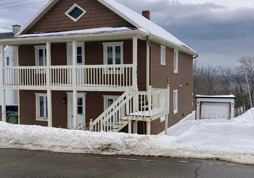 Two or more stories for sale - 425 Côte Bellevue, La Malbaie, G5A3A8