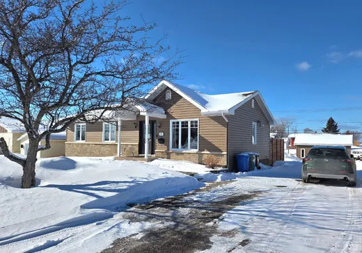 Two or more stories for sale - 372 Rue Bellevue, Matane, G4W4K9