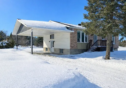 Maison à vendre - 9 1re Rue , La Corne, J0Y 1R0