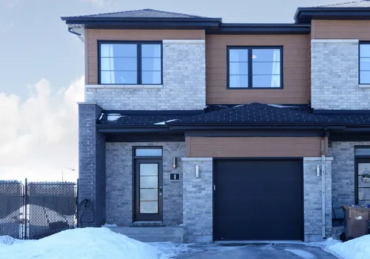 Two or more stories for sale - 1 Rue Marie-Ange-Numainville, Saint-Anicet, J0S1B0