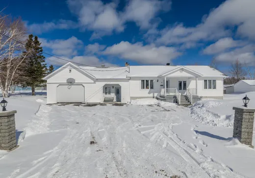 Two or more stories for sale - 8 Rue Girard, Sainte-Luce-sur-Mer, G0J1P0