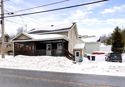 Un étage et demi à vendre - 1887 Rue Principale, Pohénégamook, G0L1J0
