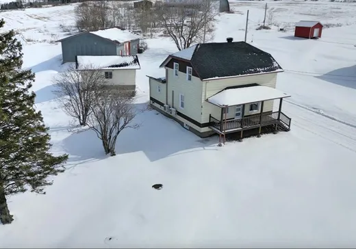 Un étage et demi à vendre - 1694 Route 277, Lac-Etchemin, G0R1S0