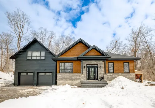 Un étage et demi à vendre - 47 Rue du Sommet, St-Hippolyte, J8A0E1