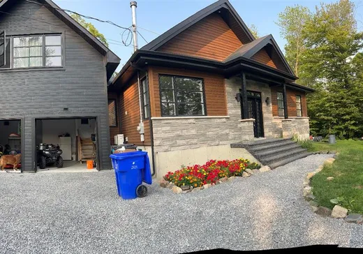 Maison à vendre - 47 Rue du Sommet, St-Hippolyte, J8A 0E1