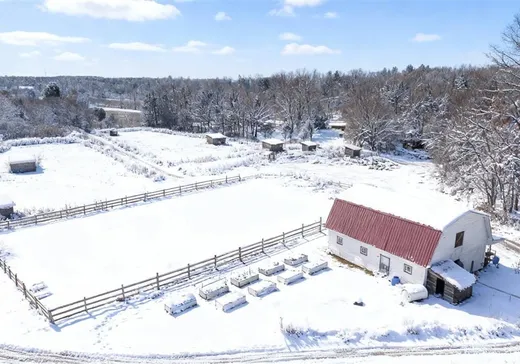 Fermette à vendre - 610 Rue Carey, Sainte-Sophie, J5J1P9