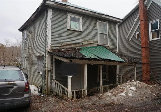 Maison à étages à vendre - 3 Rue Riverside, Stanstead, J0B3E2