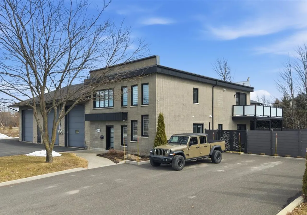 956Z-958Z Rue St-Jean — photo 1