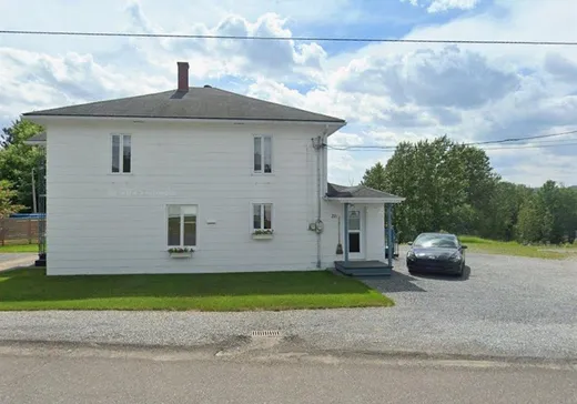 Two or more stories for sale - 21 Rue des Pins O., Témiscouata-sur-le-Lac, G0L2B0