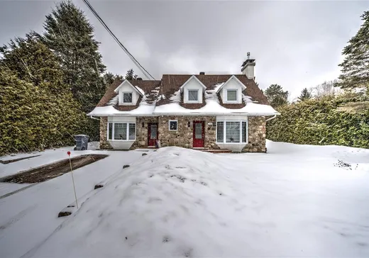 Two or more stories for sale - 116 Av. de la Vallée, Saint-Sauveur, J0R1R5