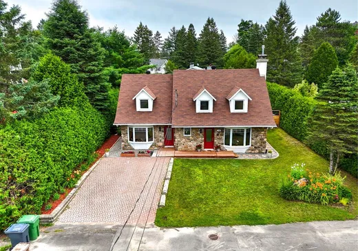 House for sale - 116 Av. de la Vallée, Saint-Sauveur, J0R 1R5