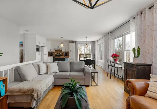 Maison à vendre - 19 Ch. de la Fleur-de-Lune, Saint-Sauveur, J0R 1R1