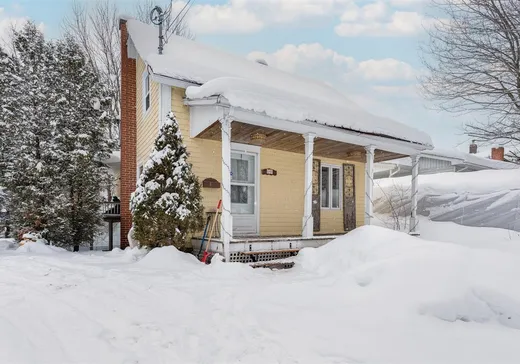 Maison à étages à vendre - 8 Rue Labrecque, Windsor, J1S1L1