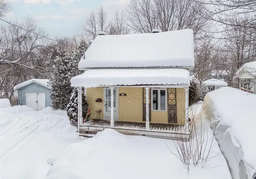 Maison à vendre - 8 Rue Labrecque, Windsor, J1S 1L1