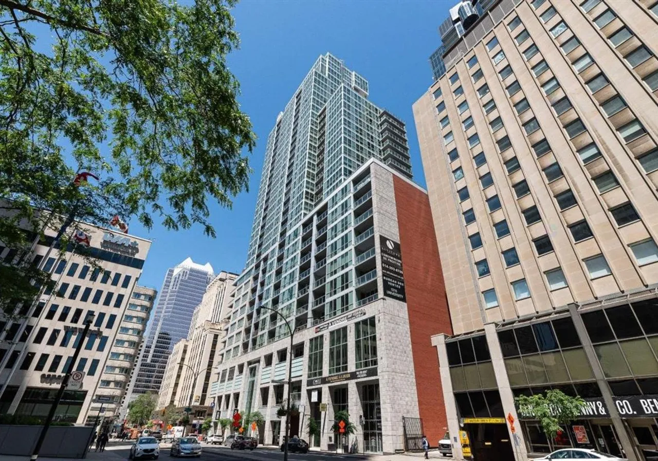 1225 Boul. Robert-Bourassa, App. 404 — photo 1