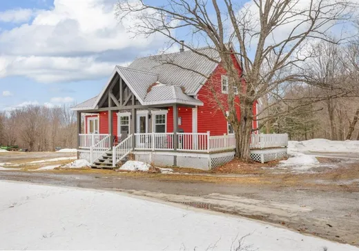 Un étage et demi à vendre - 1865Z Ch. Vieux, St-Philemon, G0R4A0