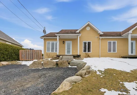 Bungalow à vendre - 370 Rue Arsène, Waterville, J0B3H0