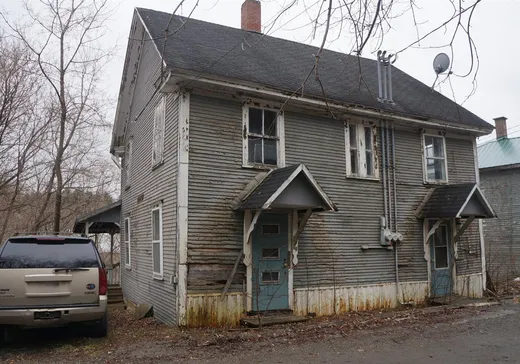 Maison à étages à vendre - 5-7 Rue Riverside, Stanstead, J0B3E2