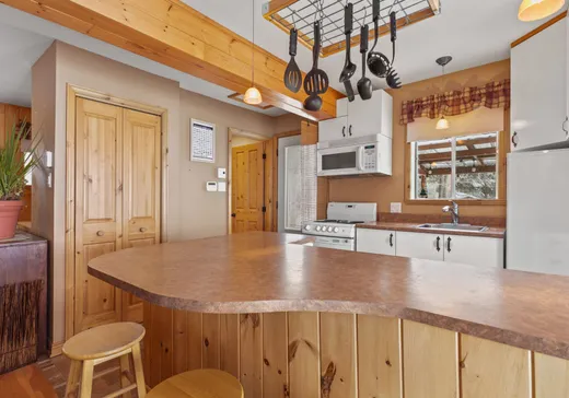 House for sale - 2300 Ch. du Tour-du-Lac, Lac-Des-Plages, J0T 1K0