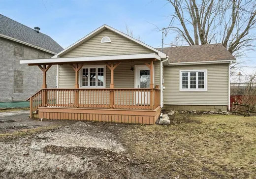 Bungalow à vendre - 27 Rue York, Godmanchester, J0S1H0