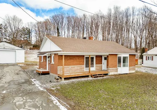 Bungalow à vendre - 7020 Route Louis-S.-St-Laurent, Coaticook, J0B1L0