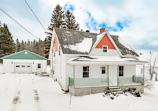 Two or more stories for sale - 139 Rue Principale, Saint Malo, J0B2Y0