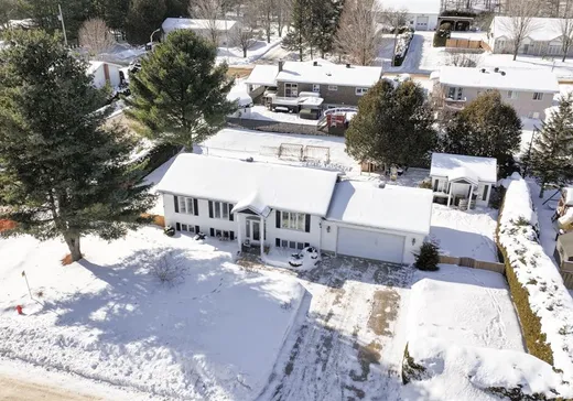 Maison à vendre - 101-101A Rue Émery-Bélisle, Papineauville, J0V 1R0