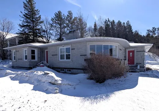 Bungalow à vendre - 701 Rue Principale, St-Sebastien-De-Frontenac, G0Y1M0