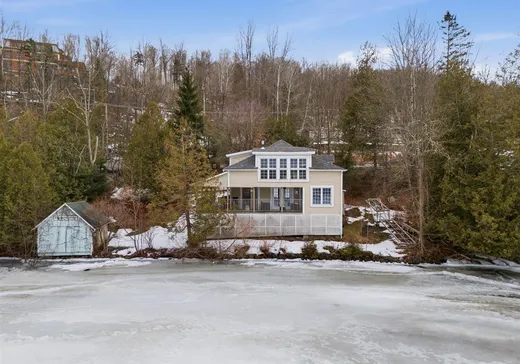 Two or more stories for sale - 529 Rue Main, Magog, J0B1C0