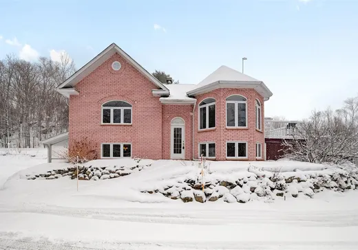 Bungalow à vendre - 109 Rue St-Laurent, Papineauville, J0V1E0